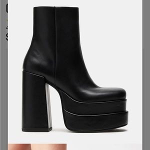 Steve Madden Cobra Black Boot size 8